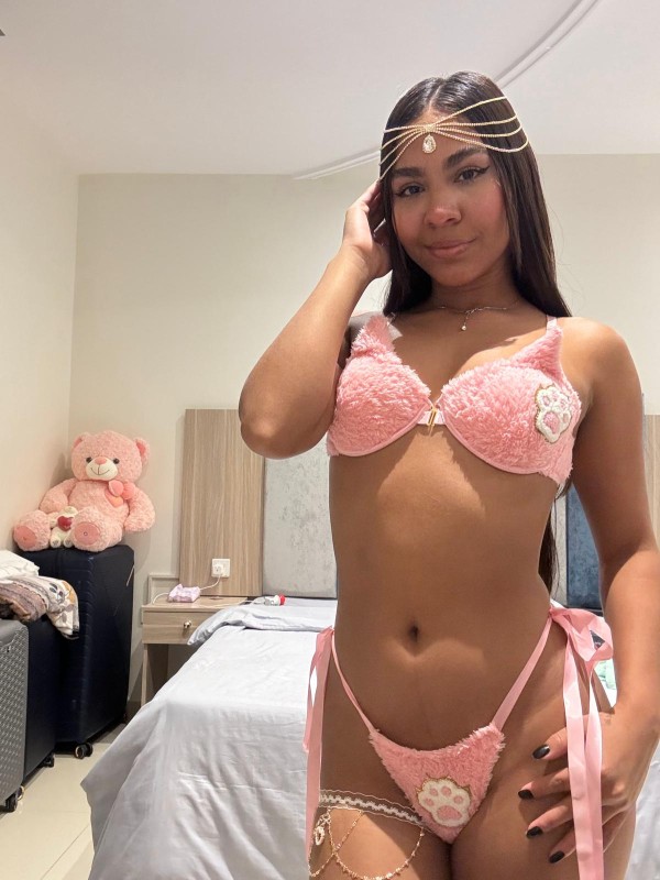 ANDREA   ESPECTACULAR  NATURAL DULCE Y SENSUAL