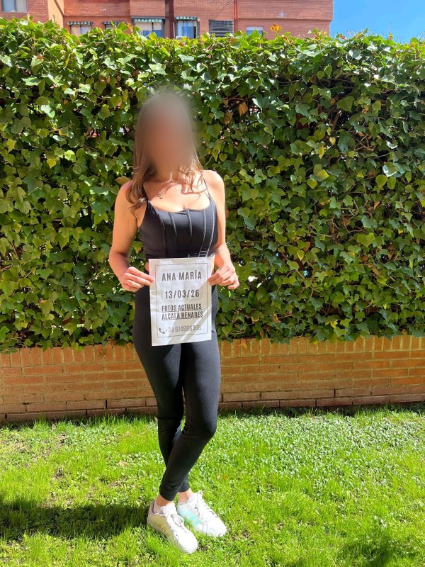 Cariñosa latina jovencita flaquita