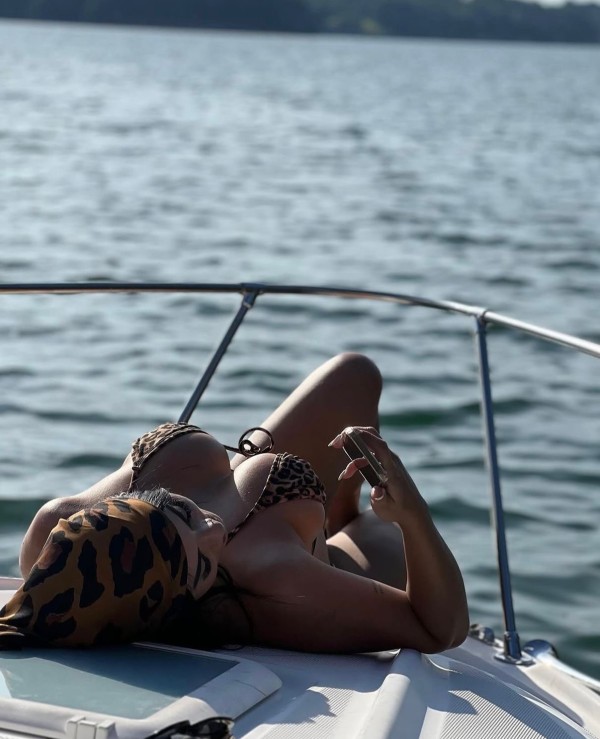 TE LA COMO ENTERA A TOPE