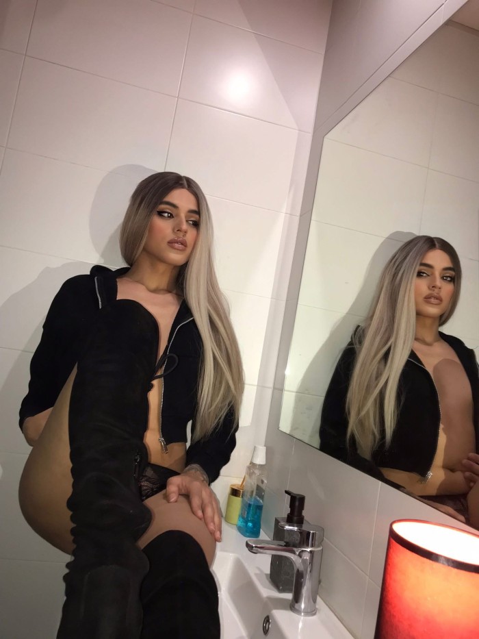 Colombiana morbosa lechera y tragona 100% real