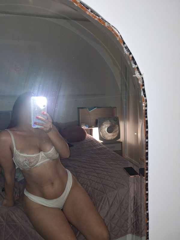 KATALINA DISPONIBLE PARA DARTE MUCHO PLACER FIRSTERA A TOPE