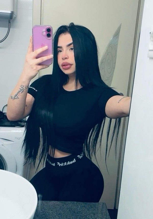 FIESTERA CACHONDA CON MIS BELLAS CADERAS PARA UN DELICIOSO GRIEGO