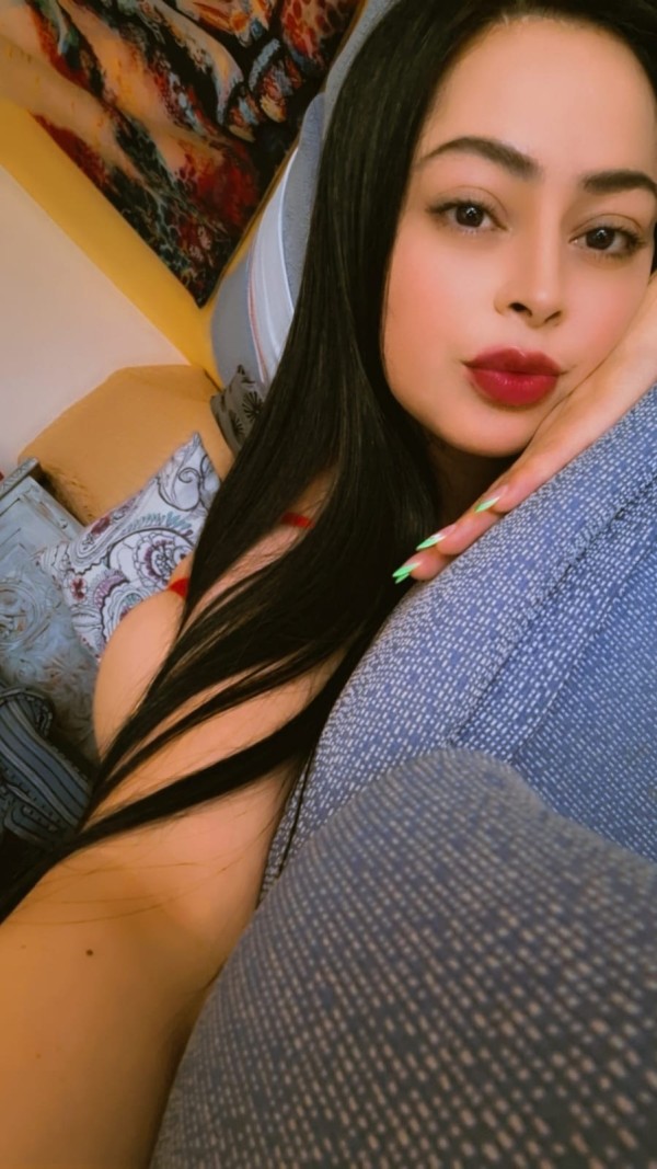 PRIMERA VEZ EN PAMPLONA HERMOSA LATINA ENTREGADA Y DESCOMPLICADA