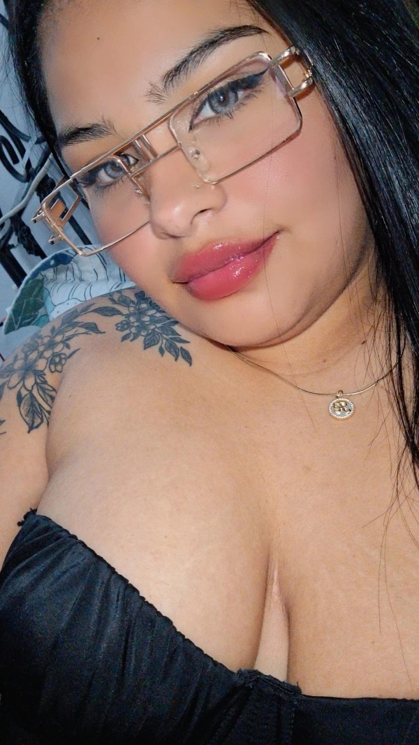 LARA UNA MORENA DE MIRADA CAUTIVADORA