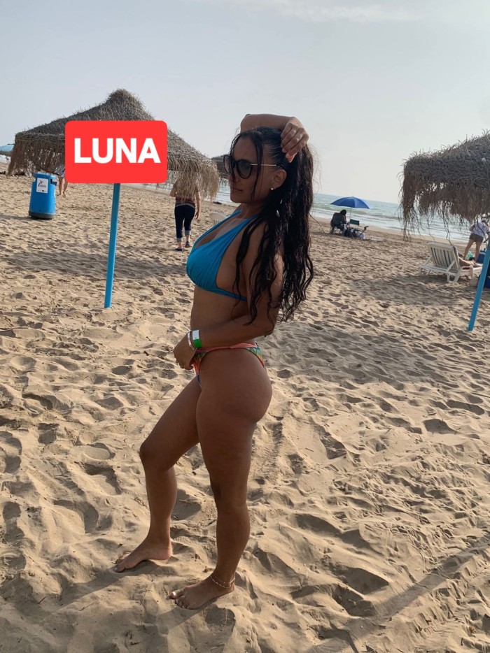 CHICAS LATINAS, GUAPAS, DELGADAS, FIESTERAS