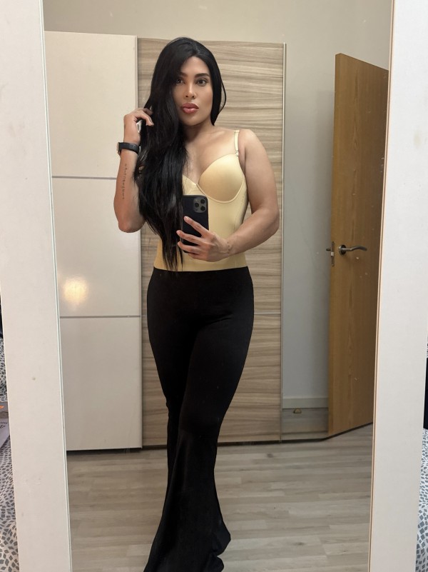 LA MÁS GUARRA DE TODAS FIESTERA Y VICIOSA A TOPE