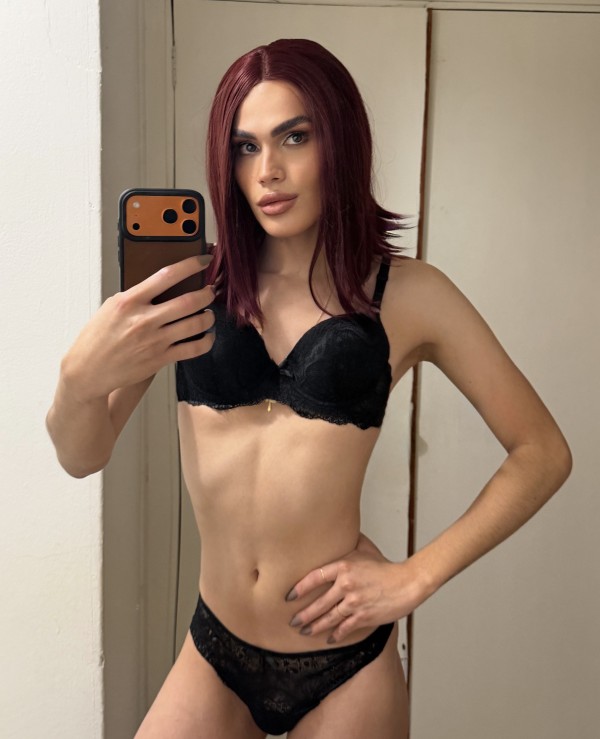 HERMOSA MODELO FIESTERA, MAGNÉTICA Y MUY DIVERTIDA