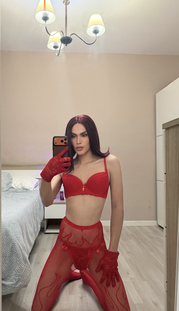 HERMOSA MODELO FIESTERA, MAGNÉTICA Y MUY DIVERTIDA