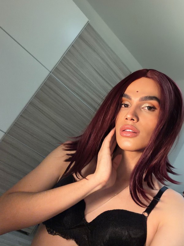 HERMOSA MODELO FIESTERA, MAGNÉTICA Y MUY DIVERTIDA