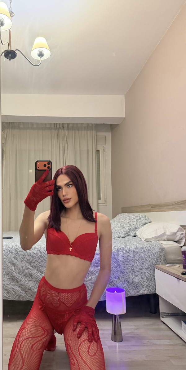 HERMOSA MODELO FIESTERA, MAGNÉTICA Y MUY DIVERTIDA