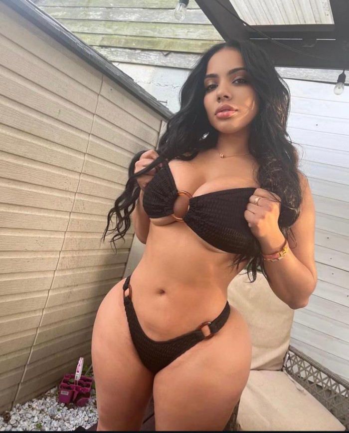 SENSUAL COMPLACIENTE ARDIENTE BOMBA DE SEXO