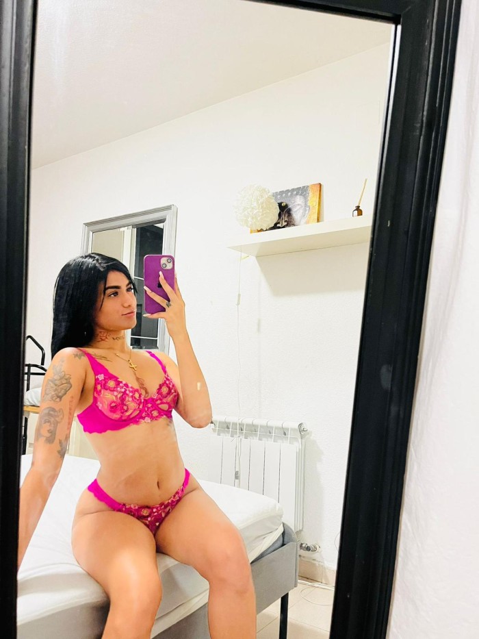 ARDIENTE SENSUAL COMPLACIENTE BOMBA DE SEXO