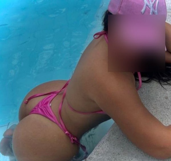 Morenaza con curvas de unfarto ven a conocerme