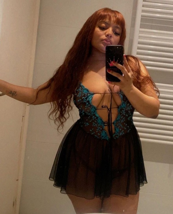 TODA UNA PERRA CHUPANDO POLLA// 40 MIN 80€