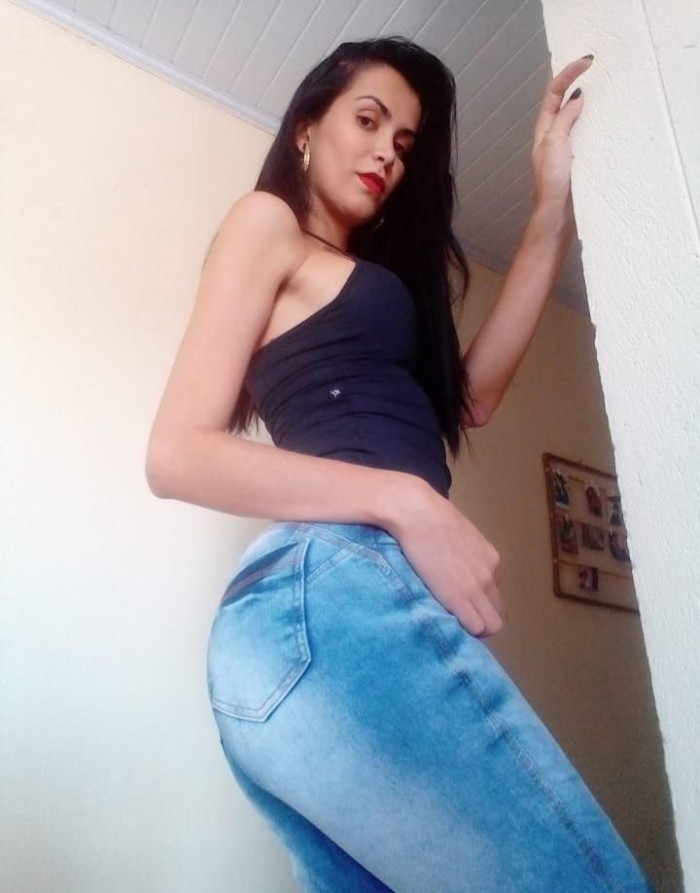 Título Diosa trans latina recién llegada a Lucena