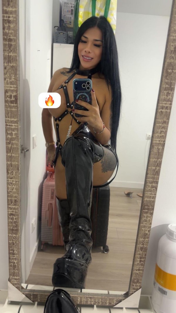 Trans. Caliente domina juguetona