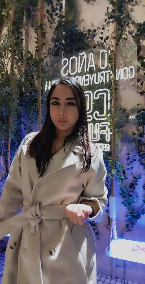 Luna muy simpática cariñosa fiestera ago todo