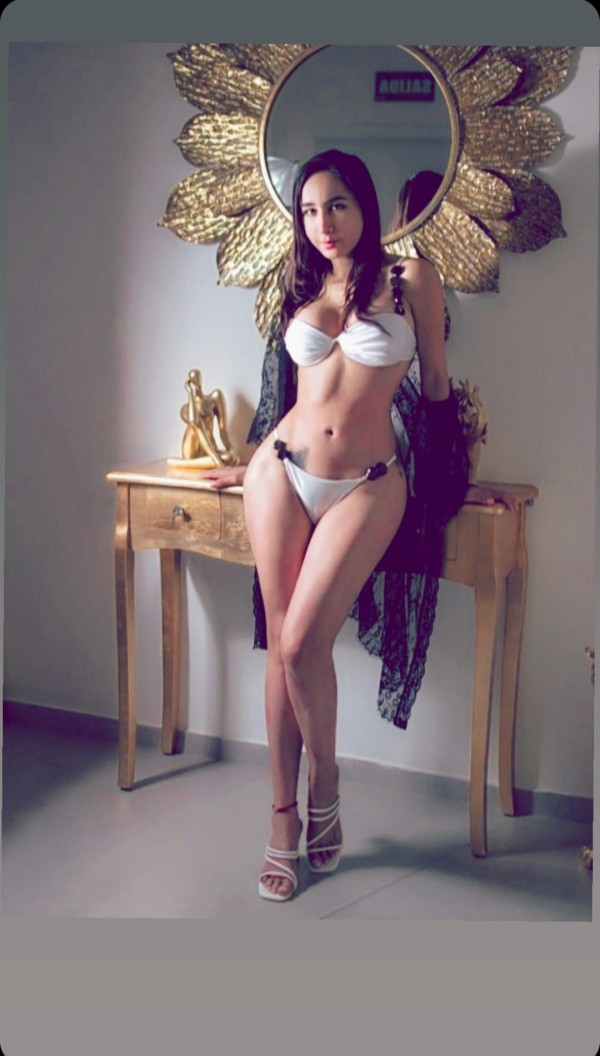 Luna muy simpática cariñosa fiestera ago todo