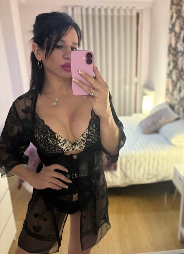 Travesti Montse Masajes en camilla relax