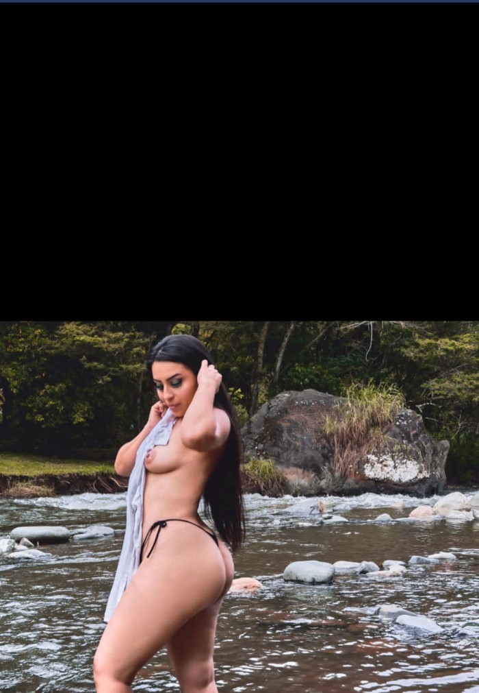 Ángela Cuerpo de modelo vía Julia