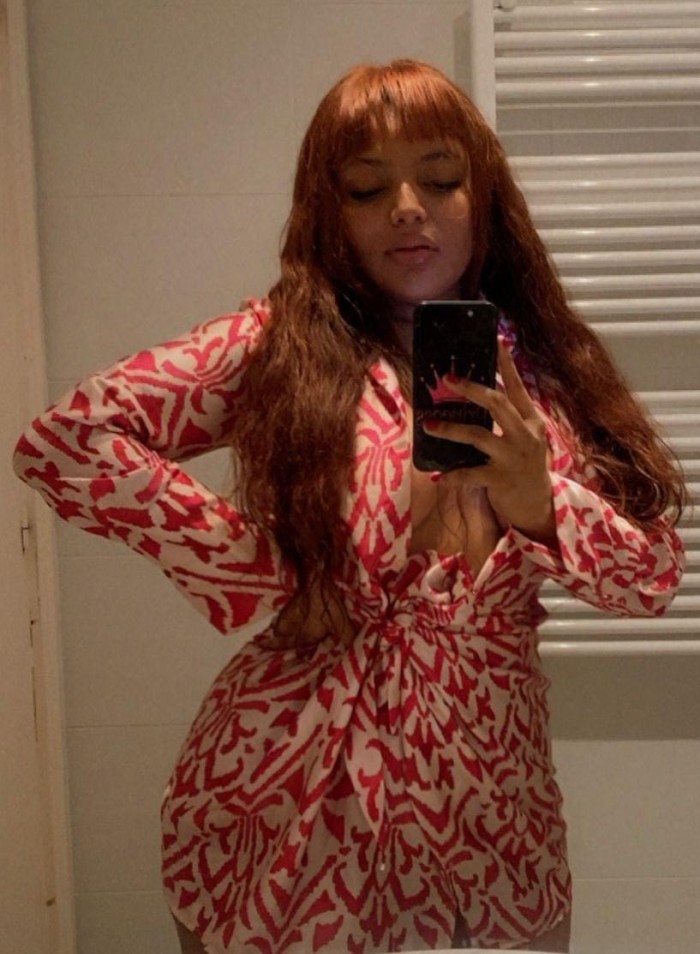 UN CUERPO DE PURO FUEGO Y PLACER