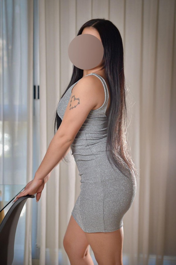 CARIÑOSA Y FIESTERA