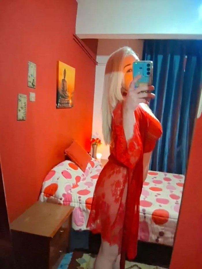 RUBIA DIVINA CON GANAS DE FIESTA Y PLACER