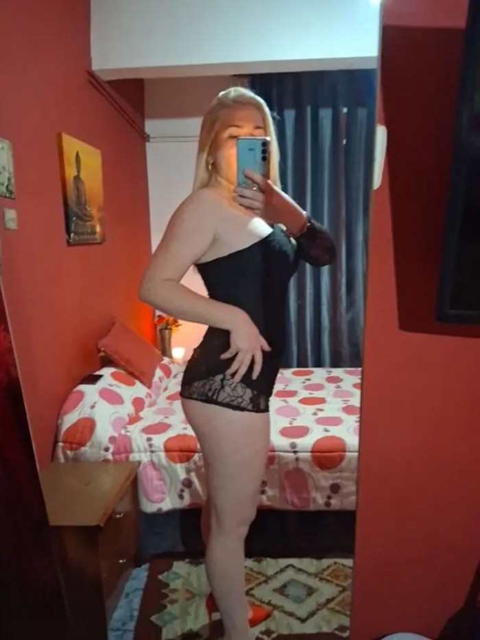 RUBIA DIVINA CON GANAS DE FIESTA Y PLACER