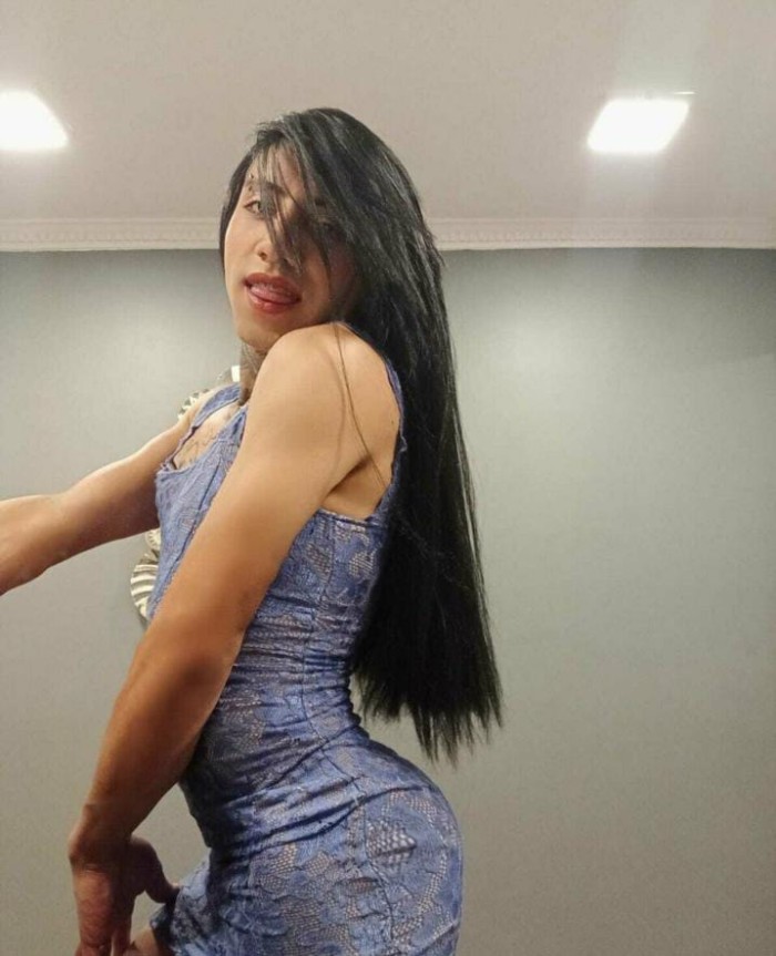 Soy tu fantasia de mujer perfecta con algo extra