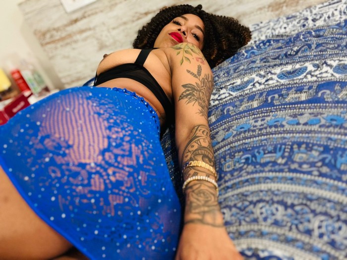 JUGUETONA Y GUARRITA A TOPE FIESTERA