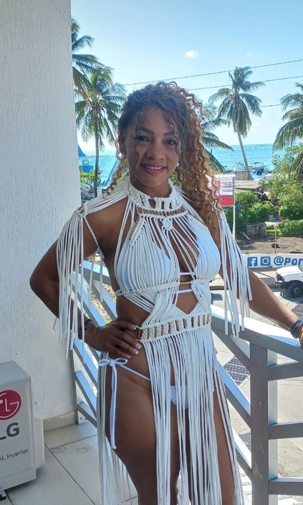 REAL SIN ENGAÑOS FINA MORENAZA COLOCAME EN CUATRO Y HAZME GEMIR DURO