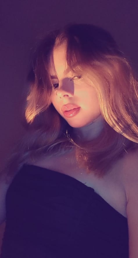 Esmeralda,elegante y sensual,PINTO