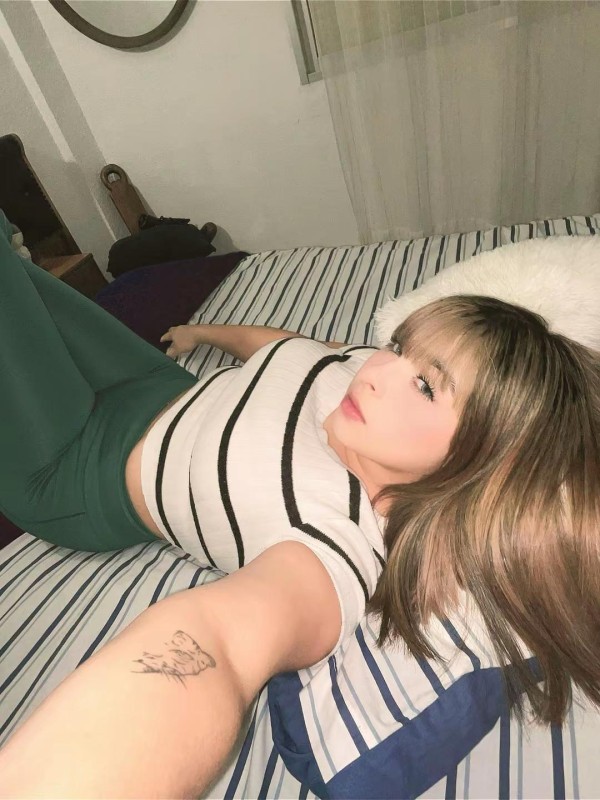 ME LLAMO MADISON SOY MUY ENCANTADORA Y FIESTERA