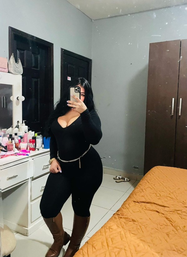 Fiestera cariñosa lechera