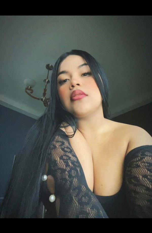 Fiestera cariñosa lechera