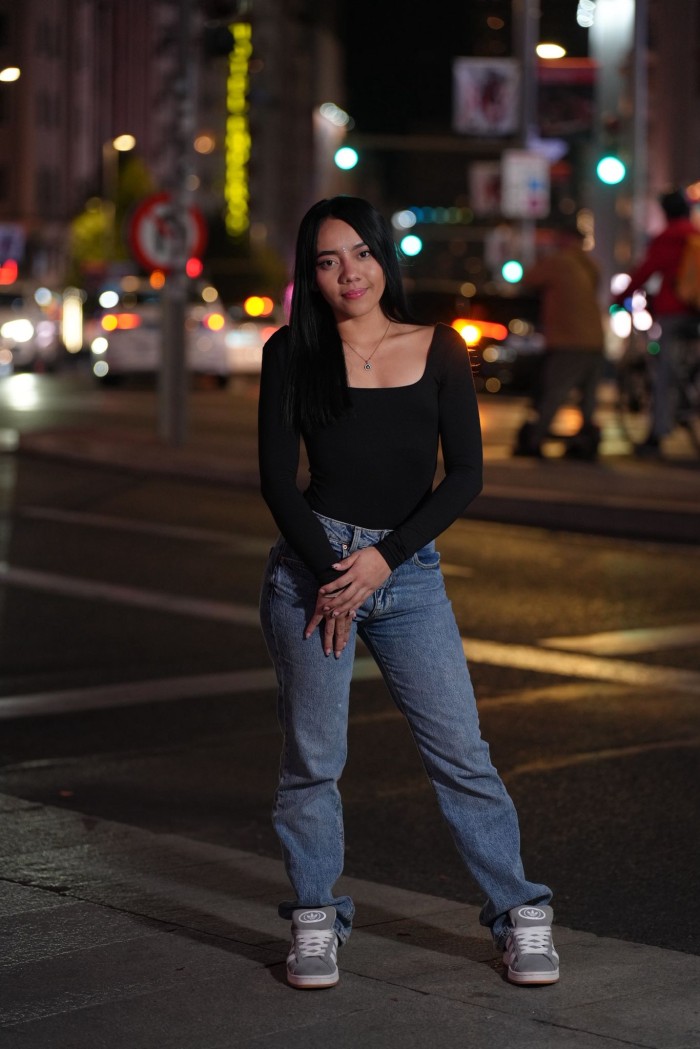 ÁNGEL DE DÍA, DIABLA DE NOCHE