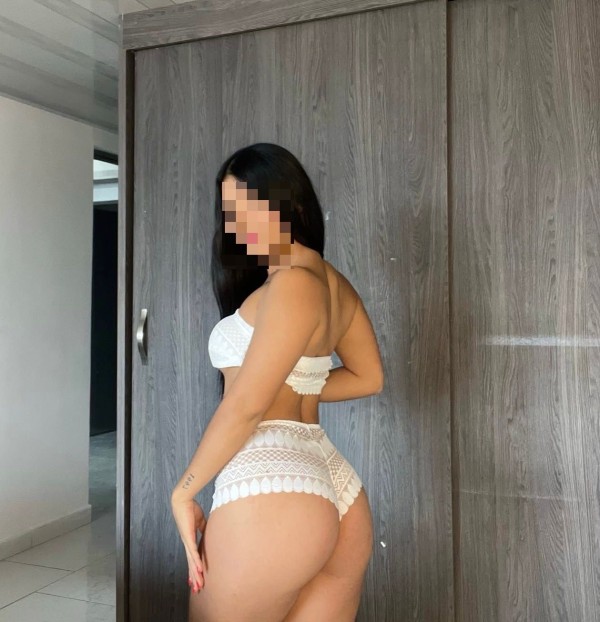 GUAPÍSIMA ATRACTIVA FIESTERA IMPLICADA