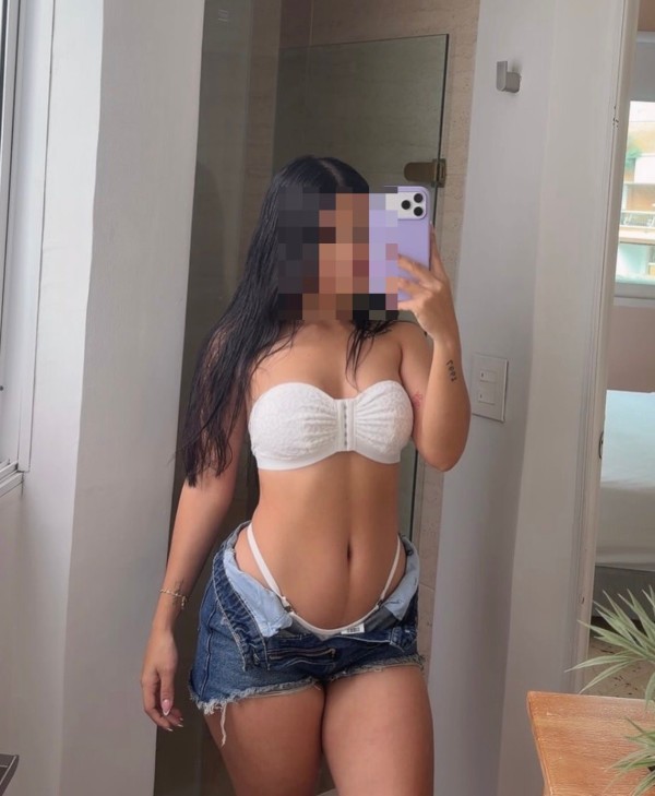 GUAPÍSIMA ATRACTIVA FIESTERA IMPLICADA