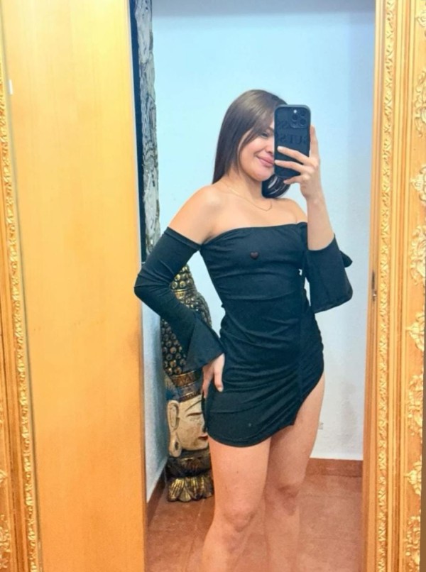 DANIELA   HERMOSA Y SUPER IMPLICADA CON UN CUERPO DE INFARTO