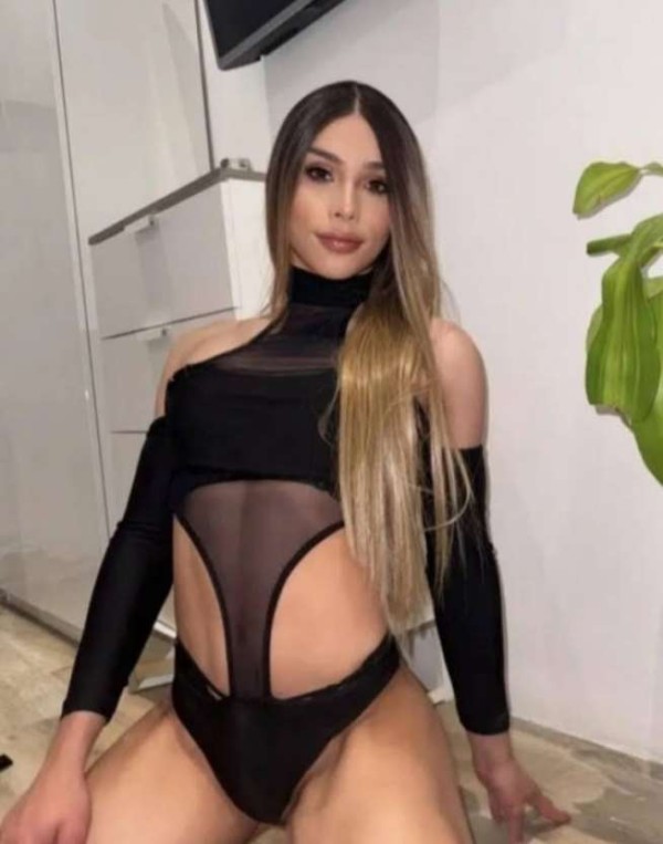 Ámbar chica trans 20 cm recién llega a alicante