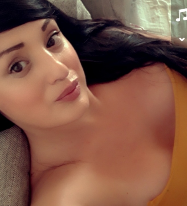 GUAPÍSIMA MORENAZA MUY VICIOSA Y CALIENTE