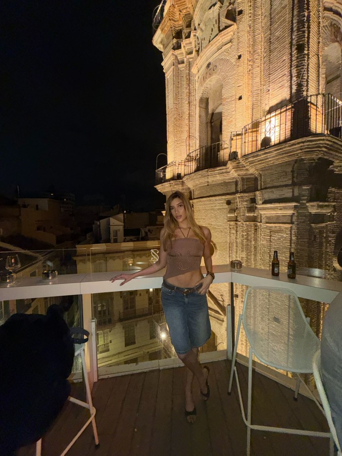 MUJER HERMOSA NIVEL VIP COMPLACIENTE A TOPE