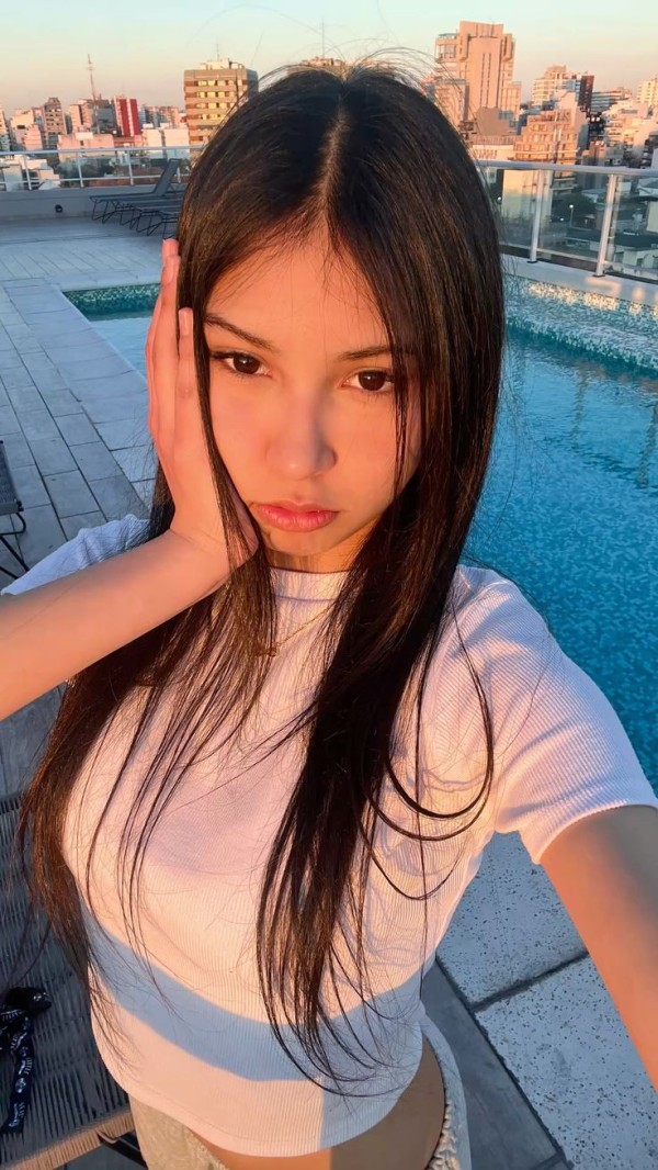 MADRID ,JOVEN COLOMBIANA , JUGUETONA.