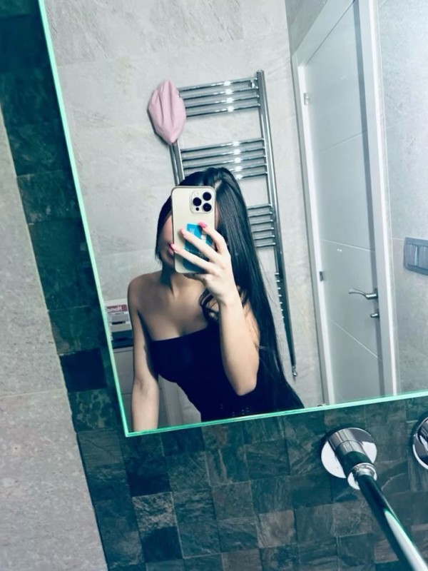 MADRID ,JOVEN COLOMBIANA , JUGUETONA.