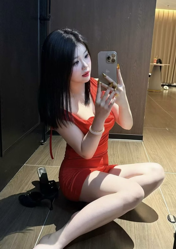 chicas guapas orientales masajes en CLOT