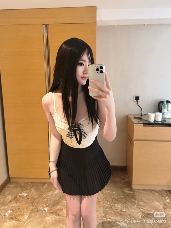 chicas guapas orientales masajes en CLOT