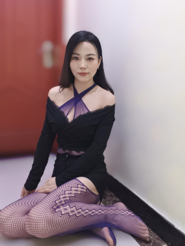 chicas guapas orientales masajes en CLOT