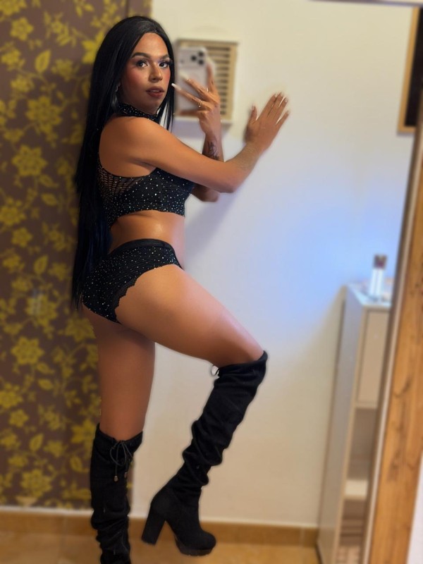 CHICA TRANS LATINA VERSATIL CON SITIO DISPONIBLE