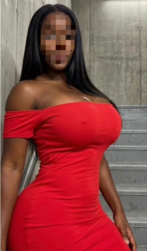 Sexy morena de buenas curvas en Olot