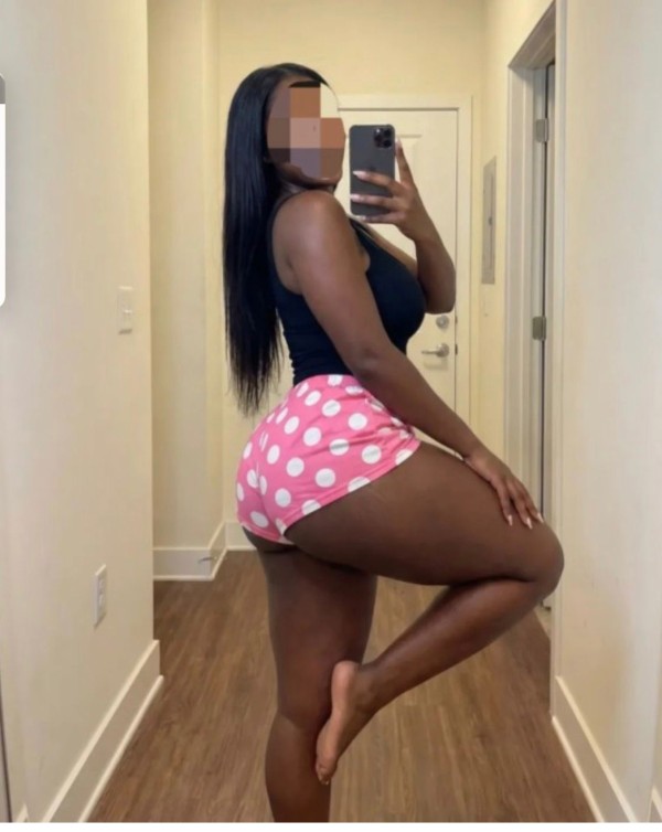 Sexy morena de buenas curvas en Olot